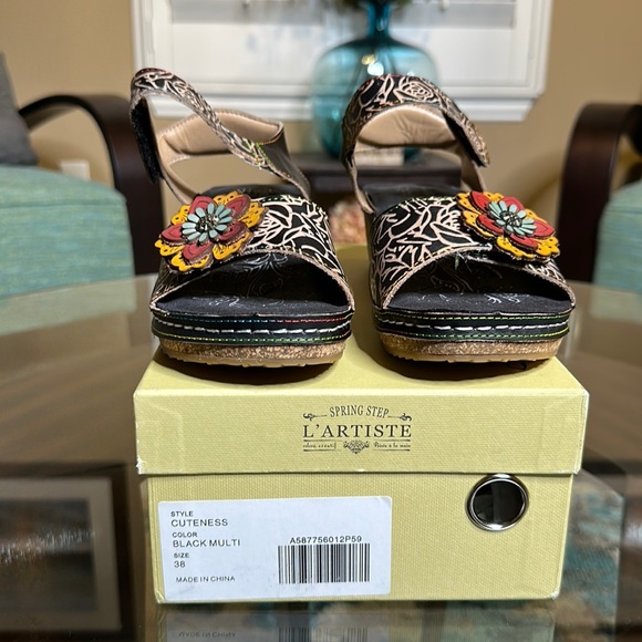 L'artiste By Spring Step Cuteness Sandals
Women's‎ 7.5-8 /38 Black Multicolor - Picture 2 of 7
